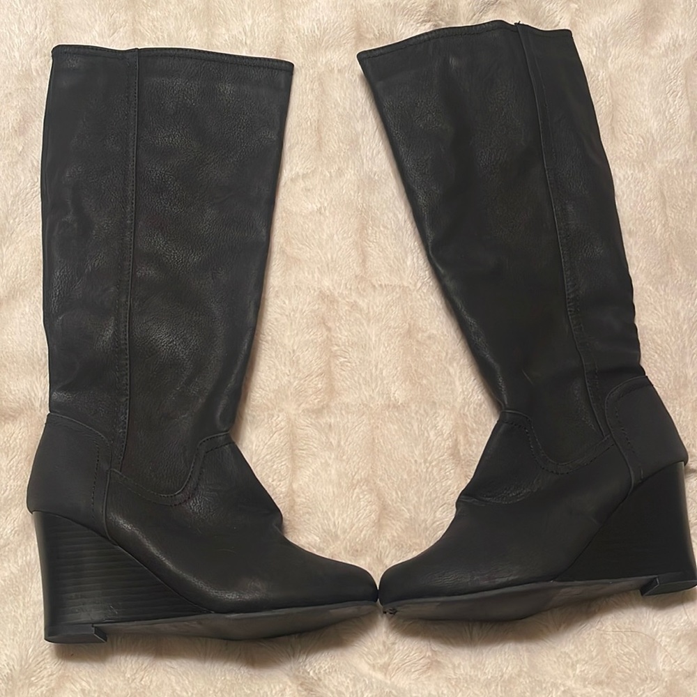 Black wedge boots